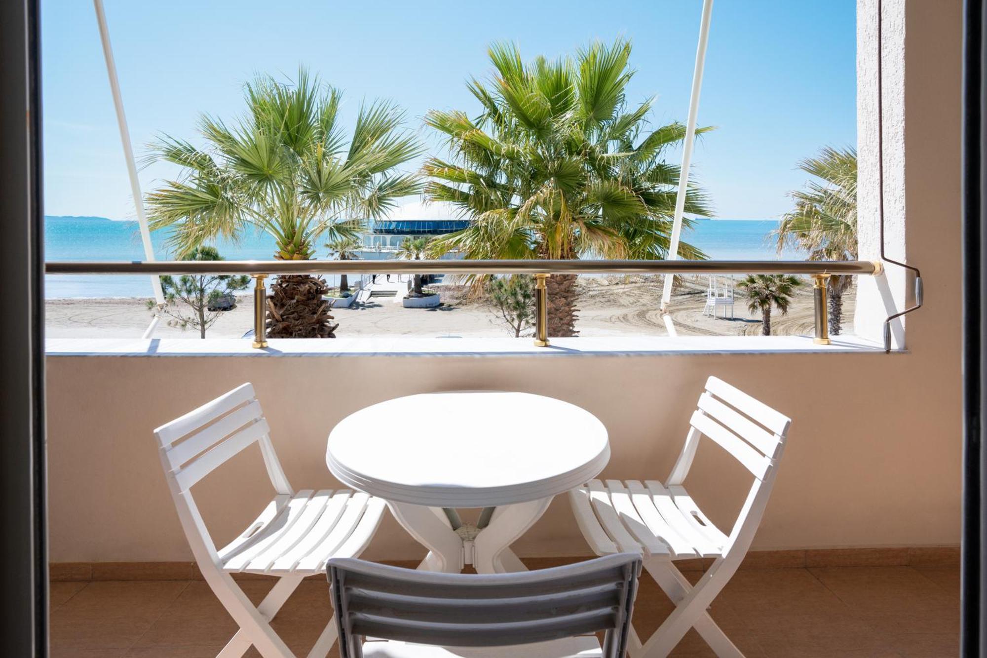 Sea View-palm Trees Apartment *